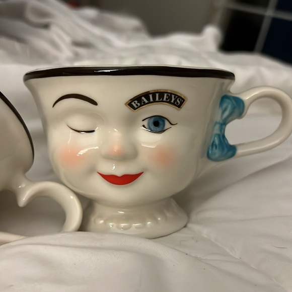 VINTAGE BAILEYS IRISH CREAM WINKING FACE YUM SET OF HIS & HERS MUGS - Picture 3 of 6